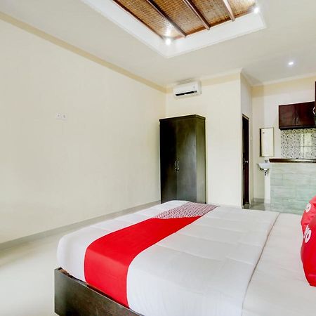 Oyo 90711 Blembong Homestay Джимбаран Экстерьер фото