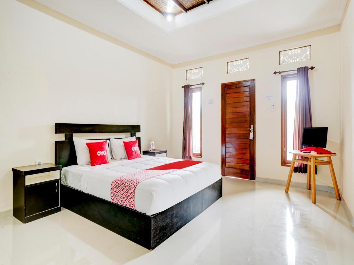 Oyo 90711 Blembong Homestay Джимбаран Экстерьер фото